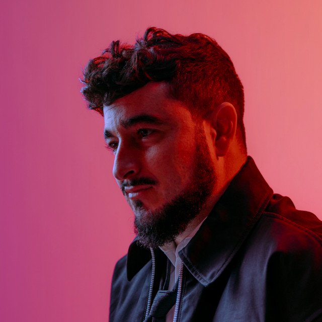 Photo of JULiA LEWiS