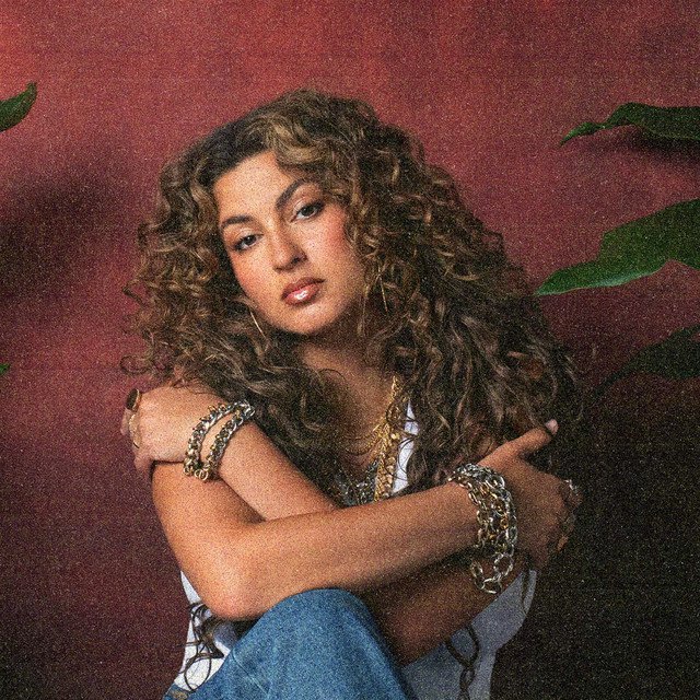 Photo of Tori Kelly
